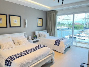 Marina Hotel At Shelter Bay