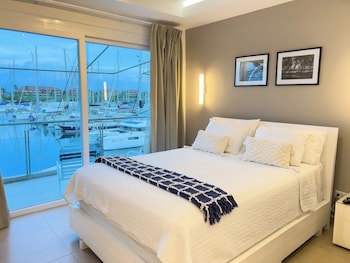 Marina Hotel At Shelter Bay