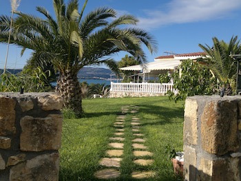 Oskars Studios & Apartments