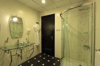Awaliv International Hotel