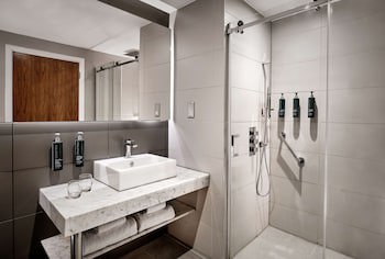 Doubletree By Hilton Lincoln