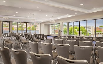 Doubletree By Hilton Lincoln