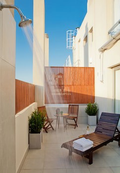 Art Suites & Gallery