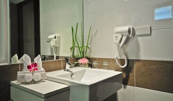 Ashlee Plaza Patong Hotel & Spa