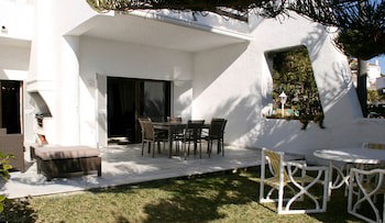 Coral Beach Aparthotel