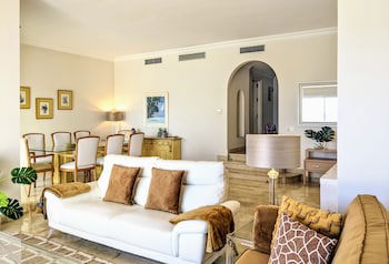 Coral Beach Aparthotel