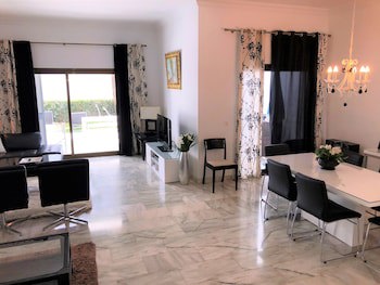 Coral Beach Aparthotel