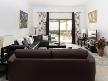 Coral Beach Aparthotel