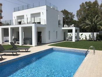 Coral Beach Aparthotel