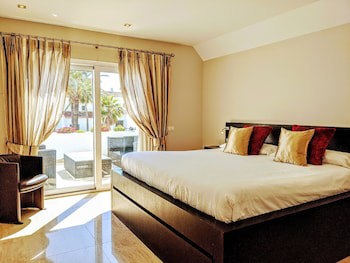 Coral Beach Aparthotel