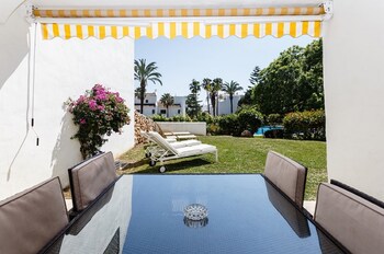 Coral Beach Aparthotel
