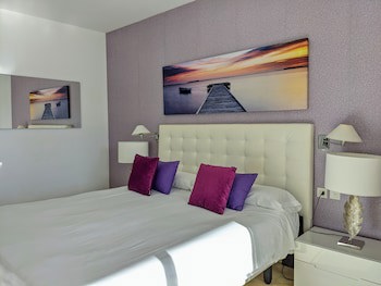 Coral Beach Aparthotel