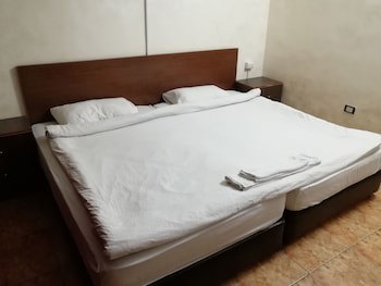 Al-Houriat Hotel