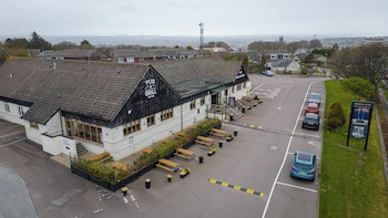 The Wellington Hotel By Greene King Inns