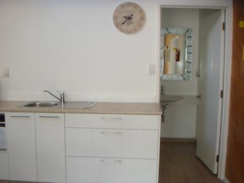 Colonial House Motel