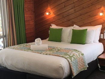 Colonial House Motel