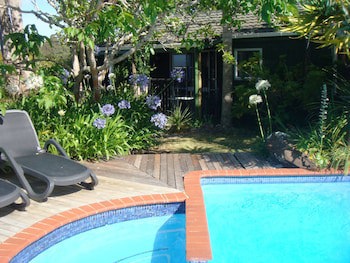 Colonial House Motel