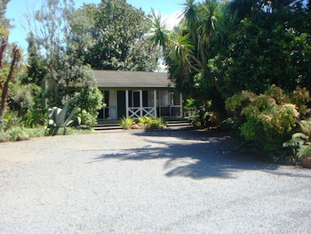 Colonial House Motel