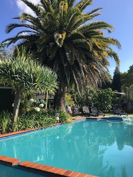 Colonial House Motel