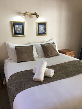 Colonial House Motel