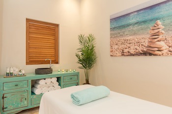 Dolphin Suites & Wellness Curacao