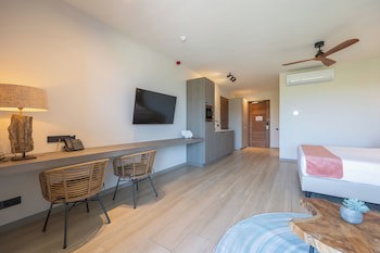 Dolphin Suites & Wellness Curacao