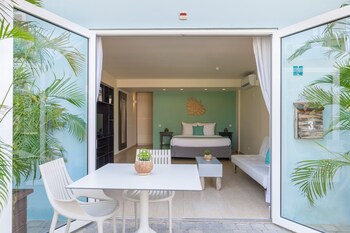 Dolphin Suites & Wellness Curacao