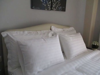 Kyknos De Luxe Hotel