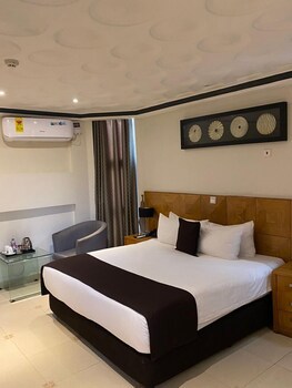 Airport West Hotel