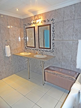Constantia Manor Guest House