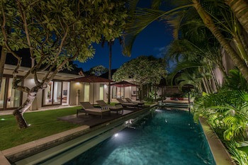 Chandra Bali Villas
