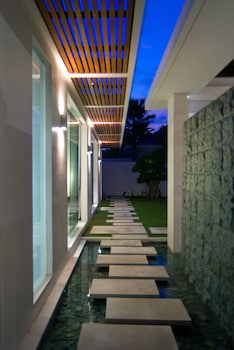 Chandra Bali Villas