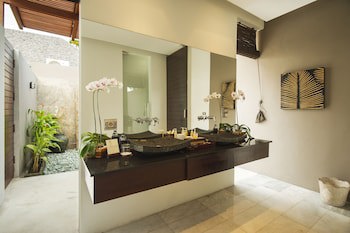 Chandra Bali Villas