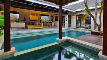 Chandra Bali Villas