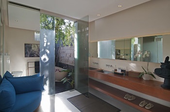 Chandra Bali Villas