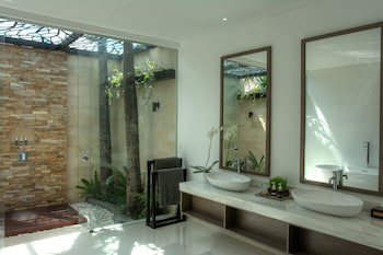 Chandra Bali Villas