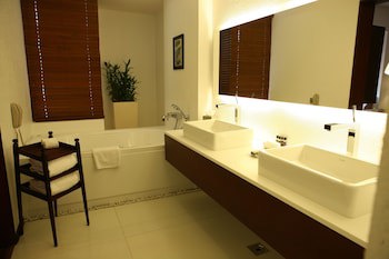 The Leela Ashtamudi, A Raviz Hotel