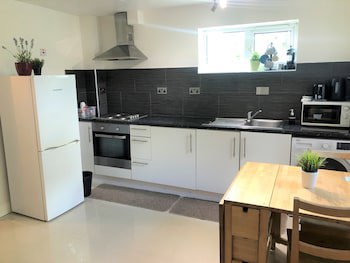 Apple House Guesthouse Heathrow Airport