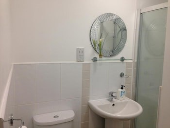 Apple House Guesthouse Heathrow Airport