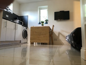 Apple House Guesthouse Heathrow Airport