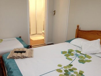 Apple House Guesthouse Heathrow Airport