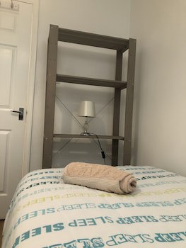 Apple House Guesthouse Heathrow Airport