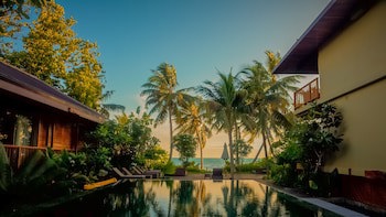 Dhevatara Beach Hotel