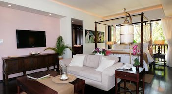 Dhevatara Beach Hotel