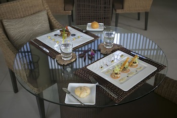 Dhevatara Beach Hotel