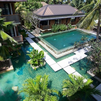 Dhevatara Beach Hotel