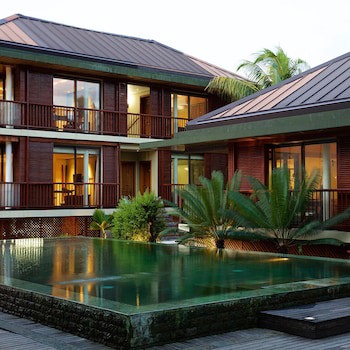 Dhevatara Beach Hotel