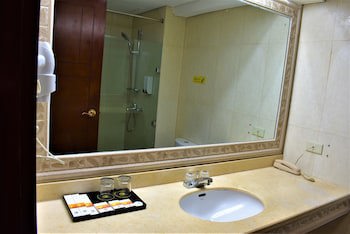 Golden Phoenix Hotel Boracay