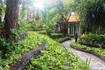 Amed Cafe & Hotel Kebun Wayan