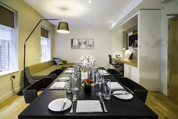 Apex Temple Court Hotel